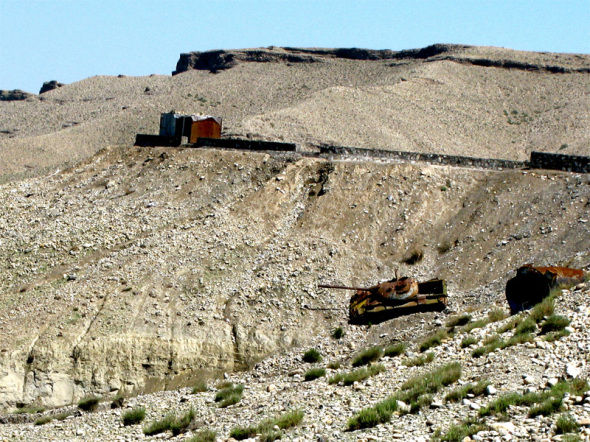 Panzerwracks Abschnitt Jalalabad - Kabul - Foto: Todd Huffman - CC BY 2.0